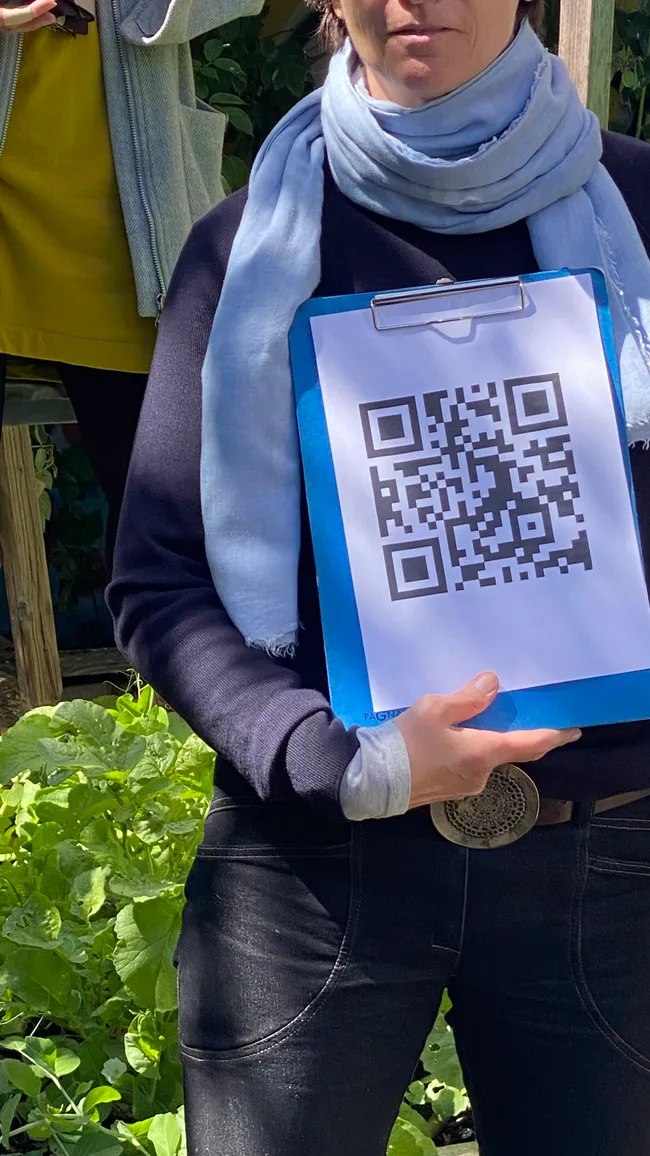 Mit einem vorbereiteten QR-Code haben alle Zugang zum Video der Messung.